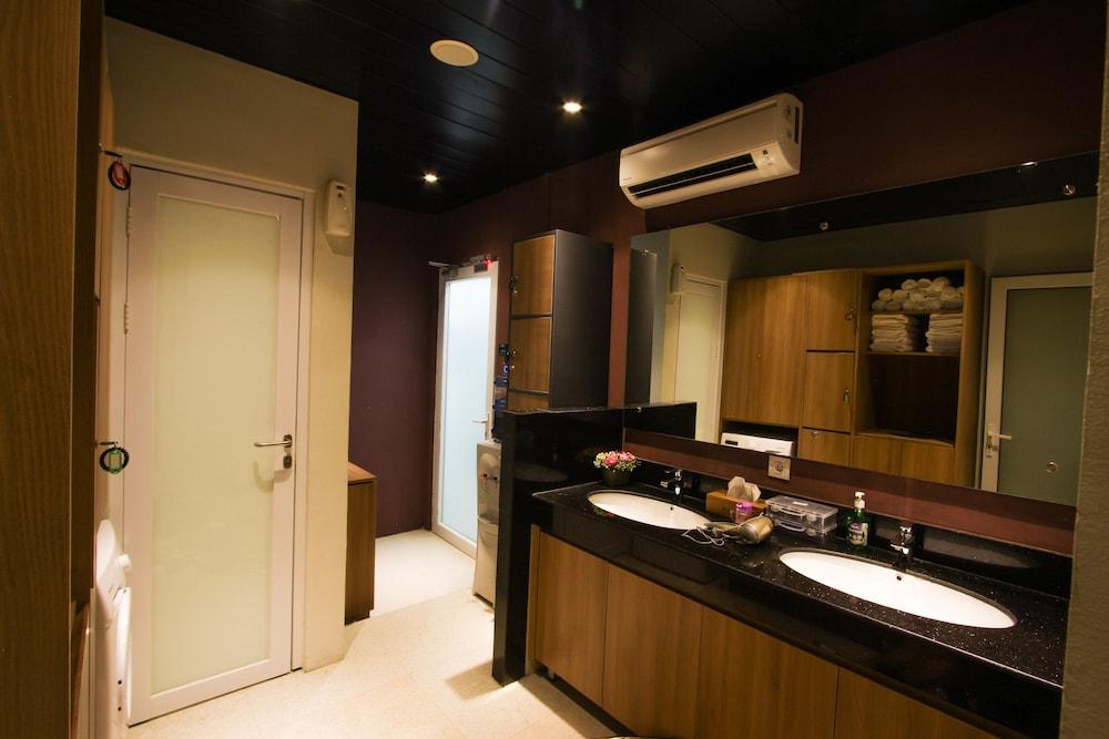 Kuretakeso Kemang Hotel Jakarta Ngoại thất bức ảnh